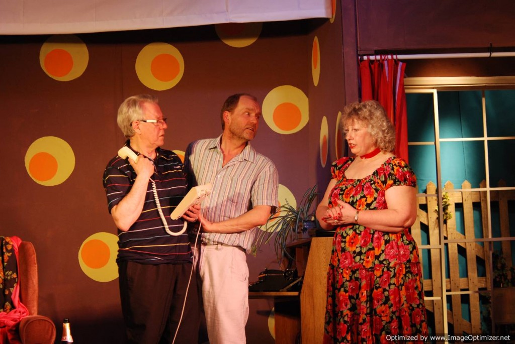Colin insists that he & Jim must travel together.. Isobel winds them up..